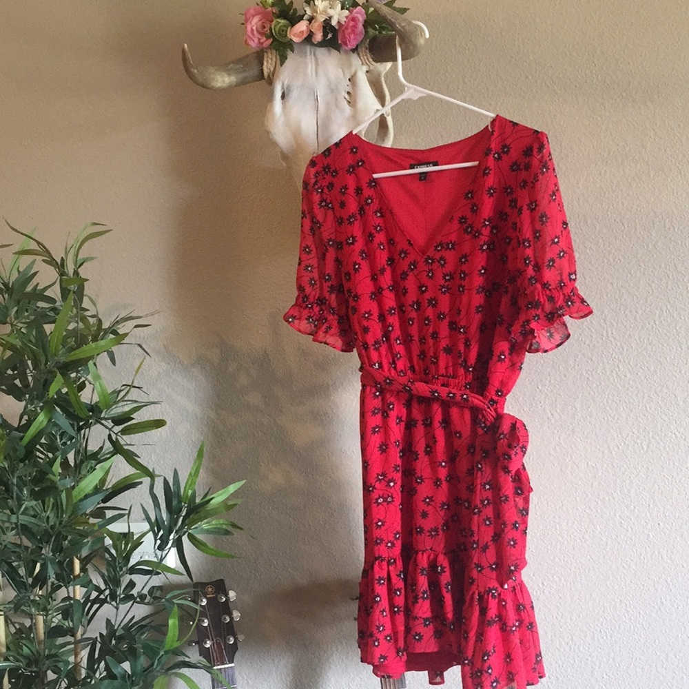 Beautiful Express red floral print tie waist dress